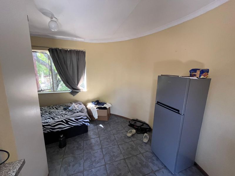 2 Bedroom Apartment For Sale in Hatfield - Photo 3