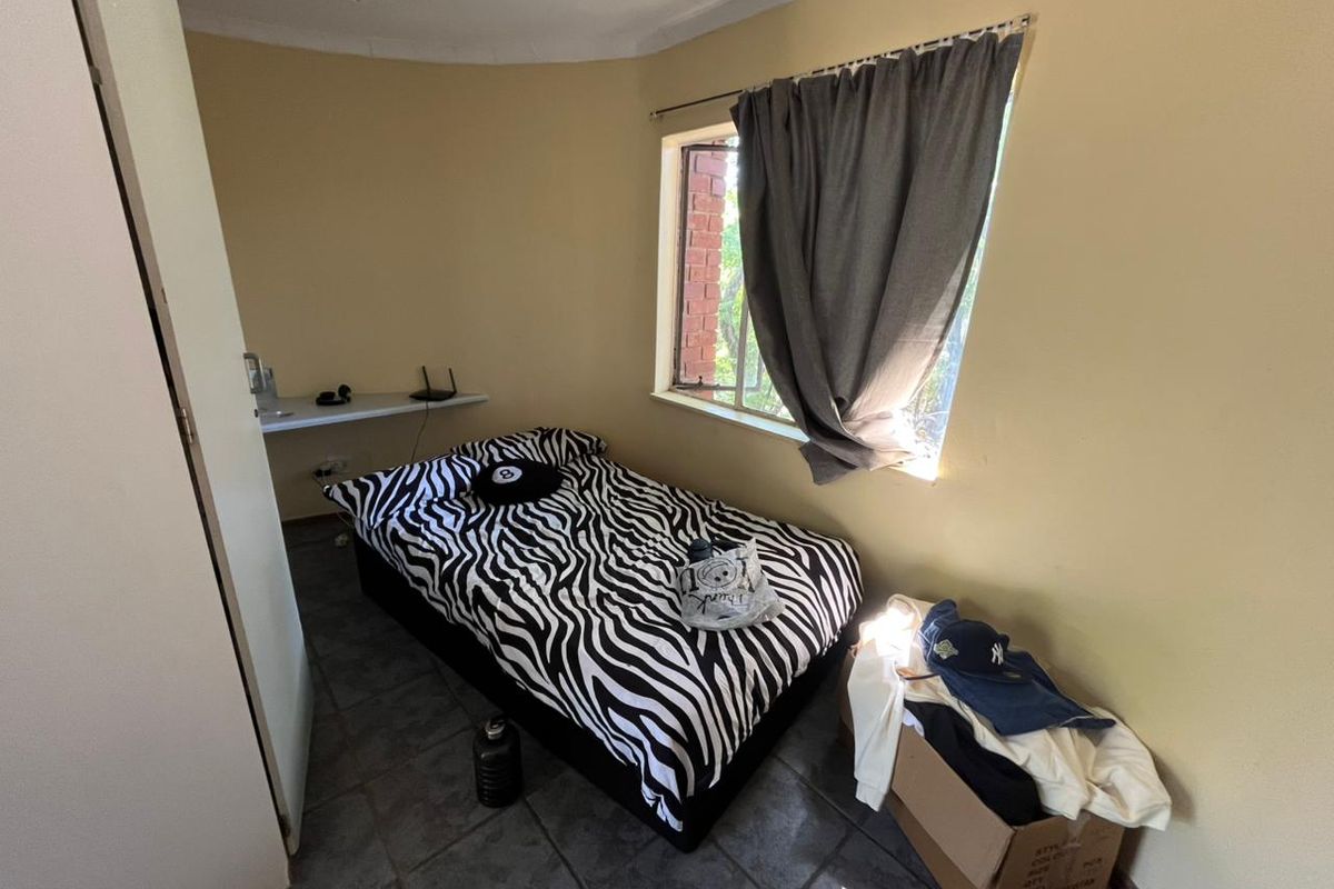 2 Bedroom Apartment For Sale in Hatfield - Photo 2