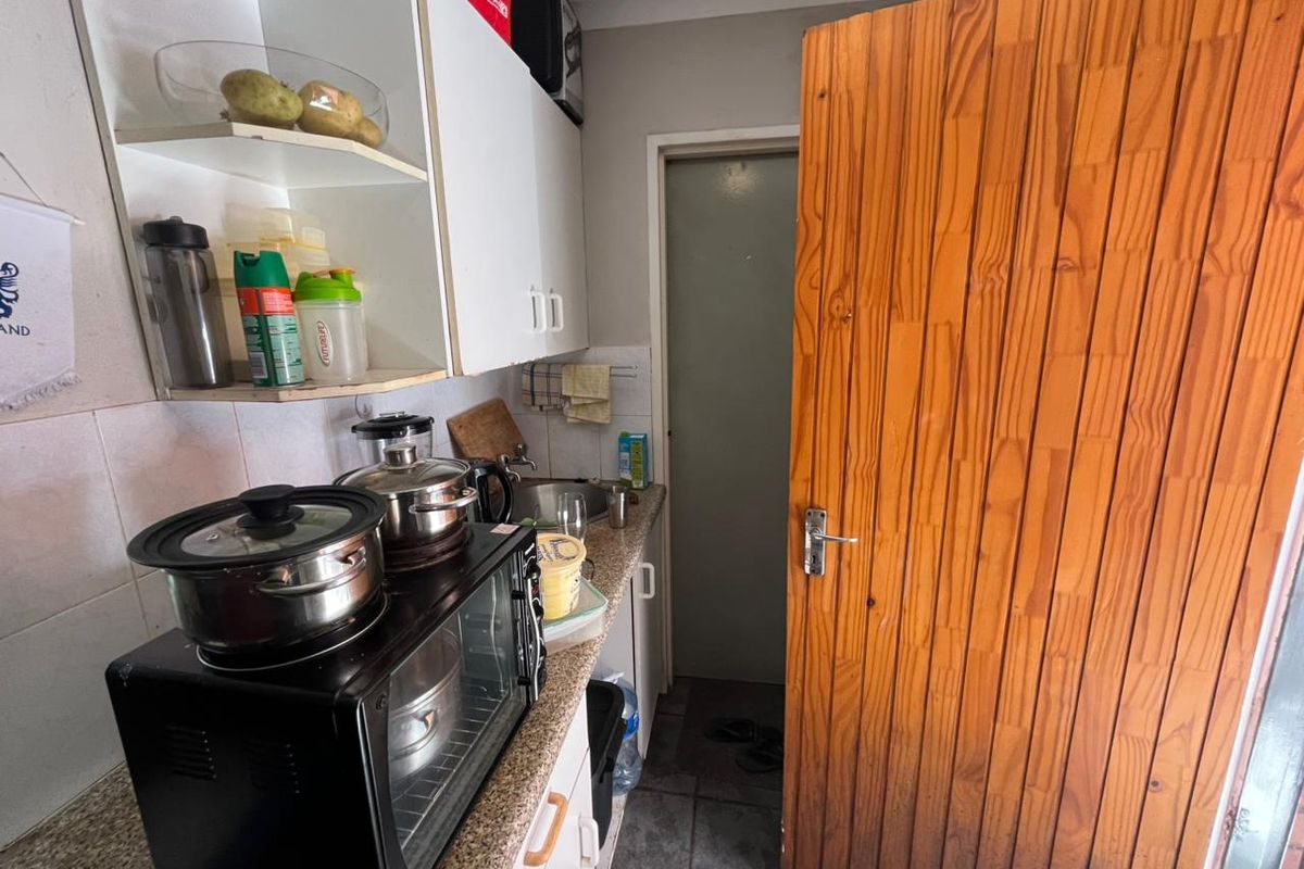 2 Bedroom Apartment For Sale in Hatfield - Photo 4