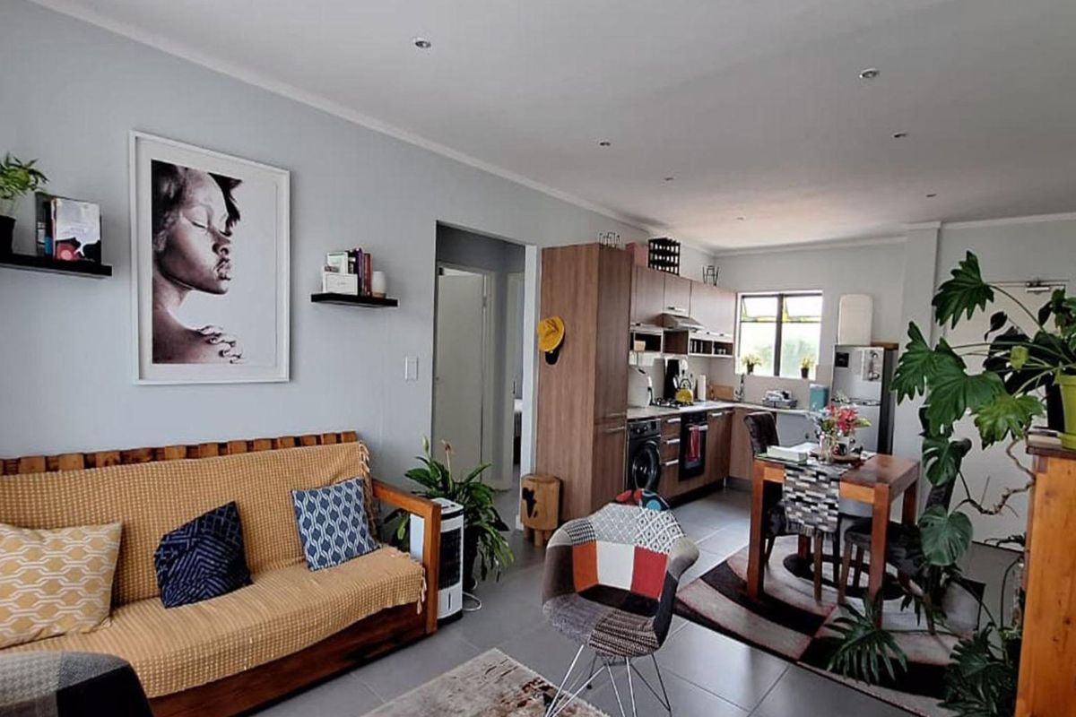 2 Bedroom Apartment / Flat for Sale in Lonehill - Photo 2