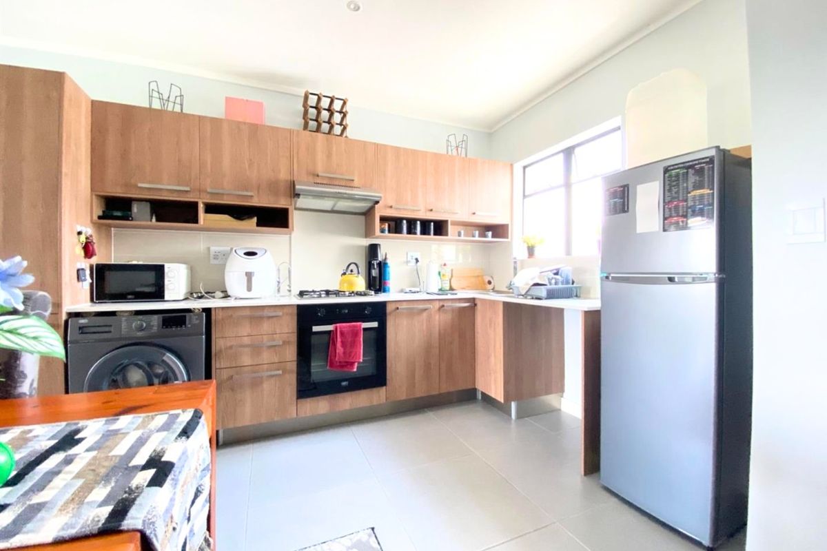 2 Bedroom Apartment / Flat for Sale in Lonehill - Photo 3