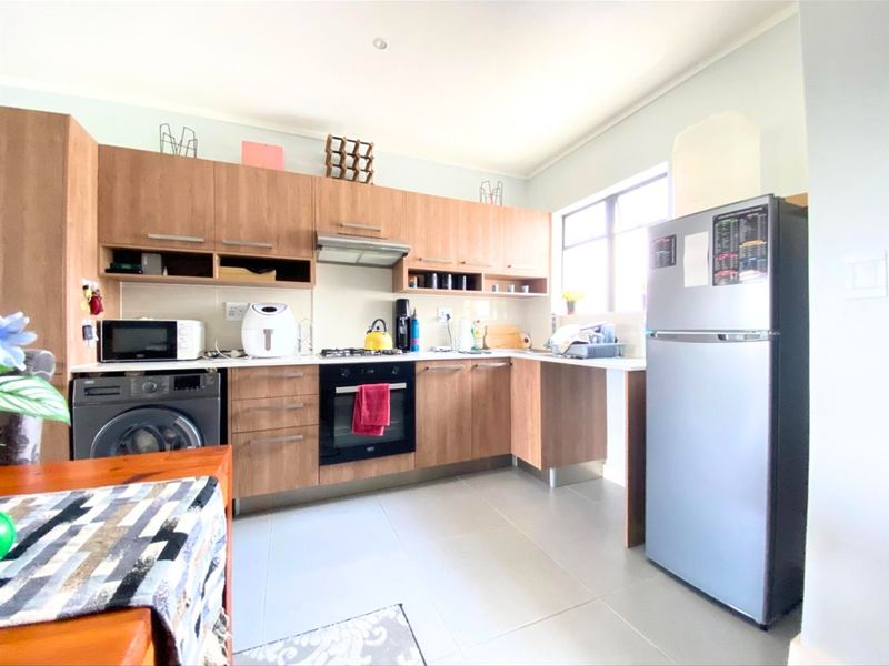 2 Bedroom Apartment / Flat for Sale in Lonehill - Photo 3