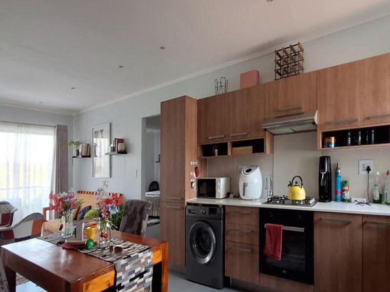 2 Bedroom Apartment / Flat for Sale in Lonehill - Photo 9