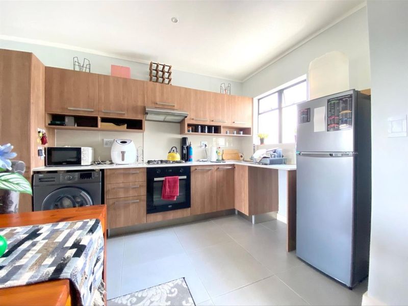 2 Bedroom Apartment / Flat for Sale in Lonehill - Photo 7