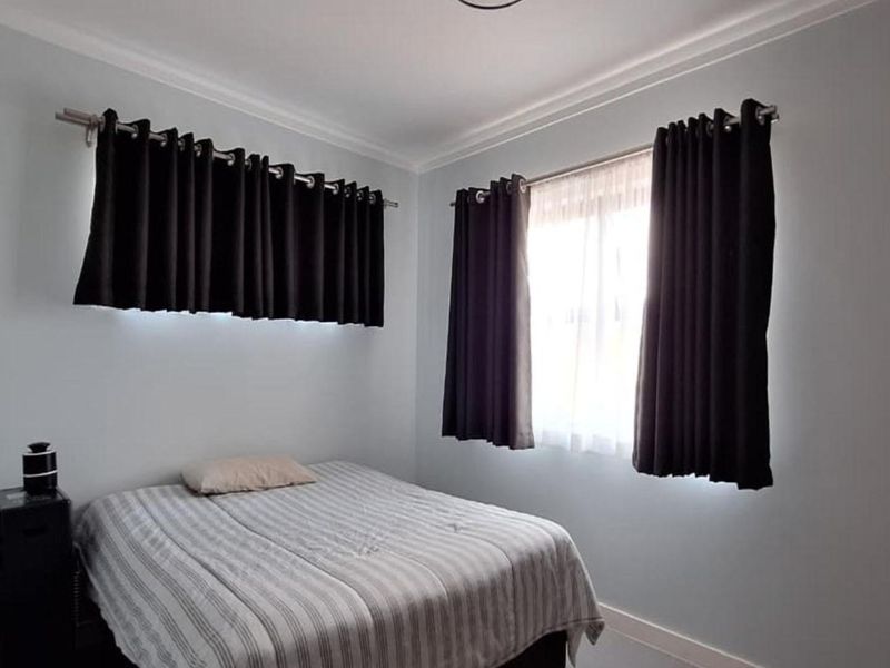 2 Bedroom Apartment / Flat for Sale in Lonehill - Photo 5