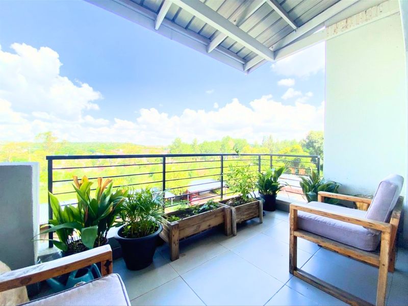 2 Bedroom Apartment / Flat for Sale in Lonehill - Photo 4