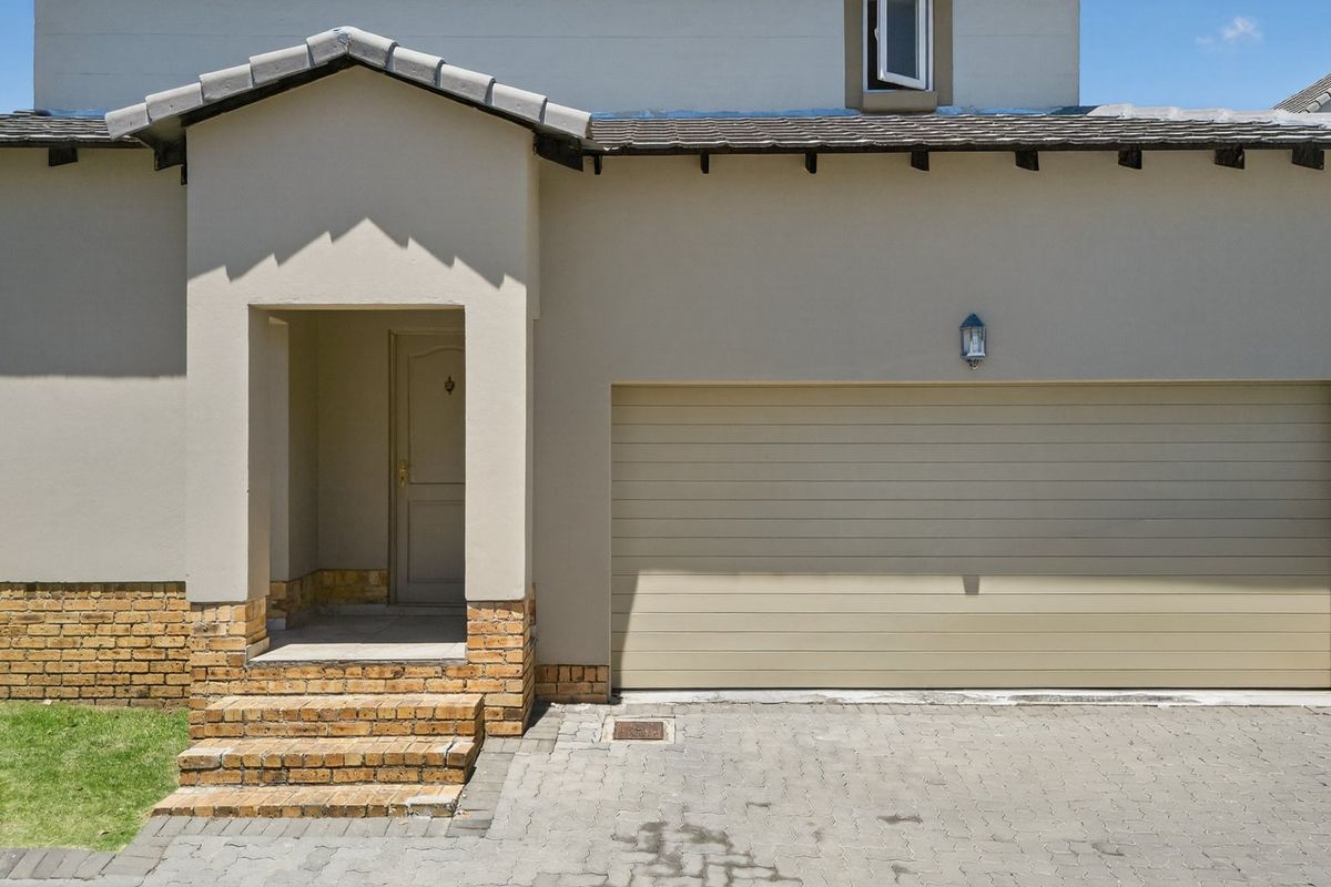 3 bed 2.5 bath house available for sale in Kyalami hills - Photo 2