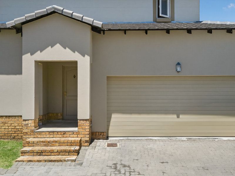 3 bed 2.5 bath house available for sale in Kyalami hills - Photo 2