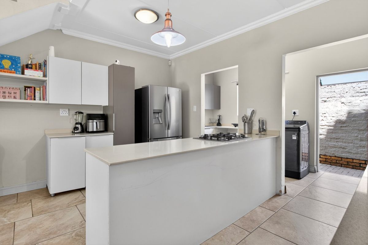 3 bed 2.5 bath house available for sale in Kyalami hills - Photo 5