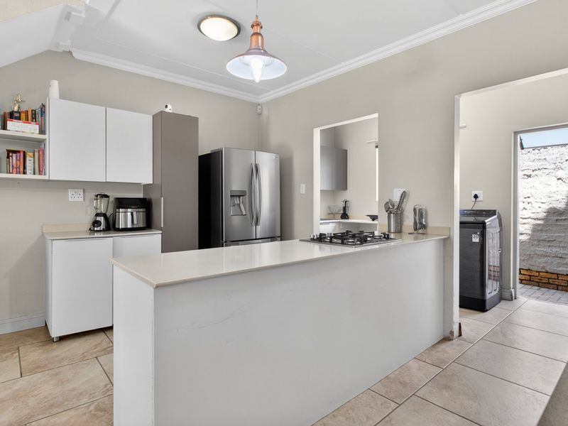 3 bed 2.5 bath house available for sale in Kyalami hills - Photo 5