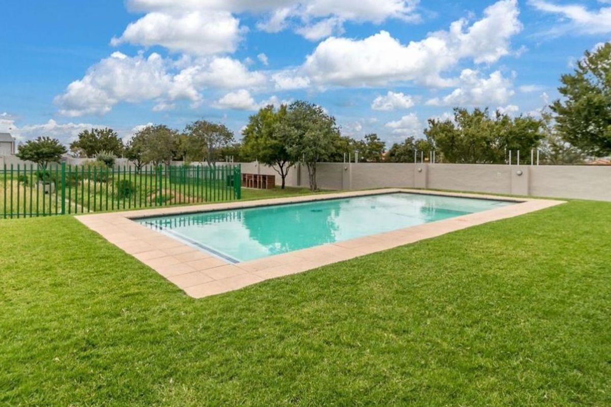 TWO BEDROOMS AND TWO BATHROOMS - Photo 4