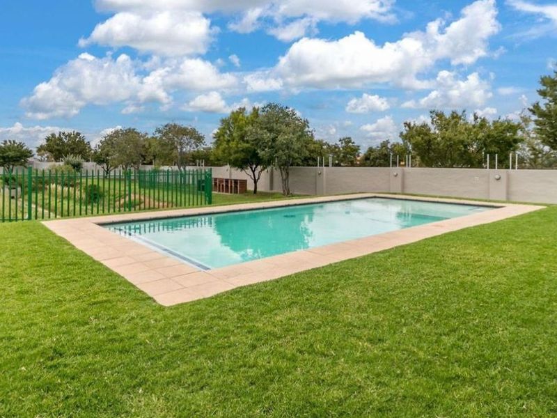 TWO BEDROOMS AND TWO BATHROOMS - Photo 4