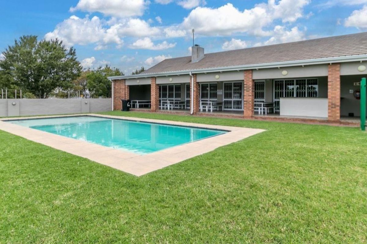 TWO BEDROOMS AND TWO BATHROOMS - Photo 3