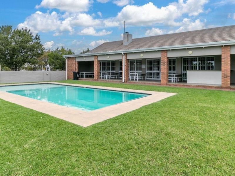 TWO BEDROOMS AND TWO BATHROOMS - Photo 3