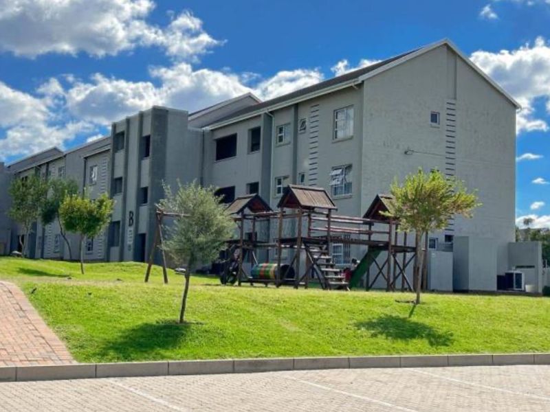 TWO BEDROOMS AND TWO BATHROOMS - Photo 2