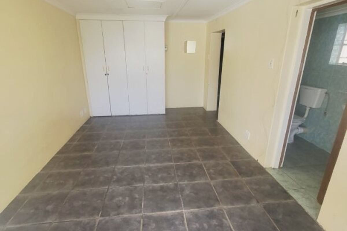 UNFURNISHED GROUND FLOOR COTTAGE - Photo 3