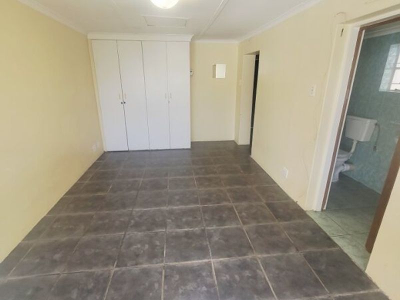 UNFURNISHED GROUND FLOOR COTTAGE - Photo 3