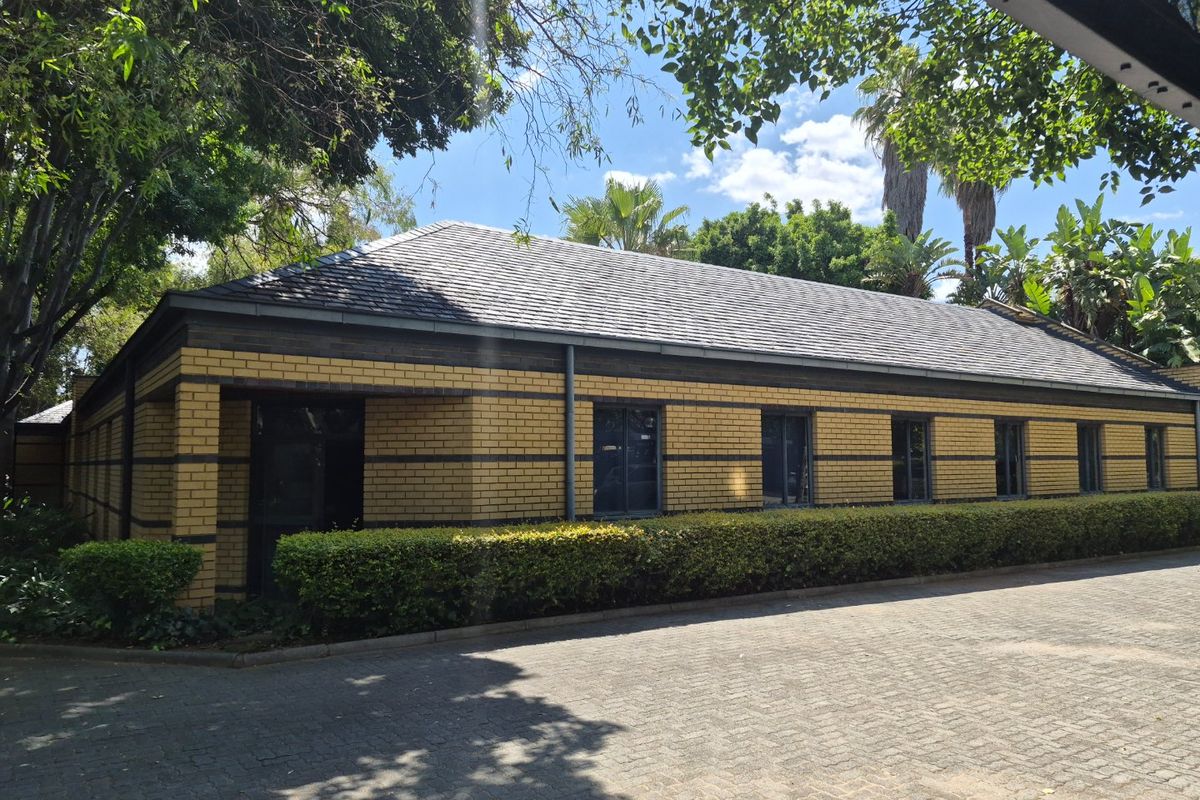 Prime Ground Floor Office To Let – Woodmead Office Park - Photo 2