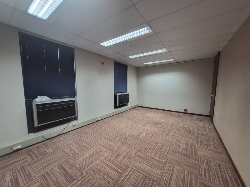Prime Ground Floor Office To Let – Woodmead Office Park - Photo 4