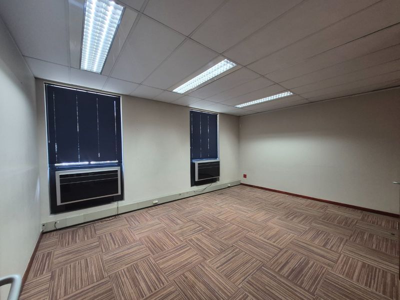 Prime Ground Floor Office To Let – Woodmead Office Park - Photo 9