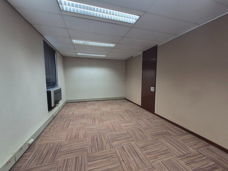 Prime Ground Floor Office To Let – Woodmead Office Park - Photo 8
