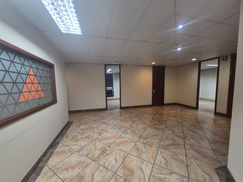 Prime Ground Floor Office To Let – Woodmead Office Park - Photo 3
