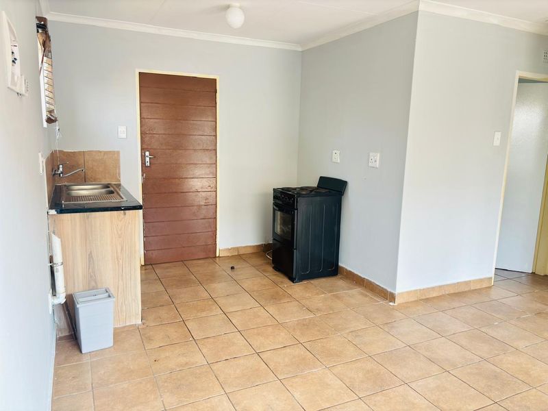 Charming 2-Bedroom Gem in Sky City – Perfect Starter Home! - Photo 8