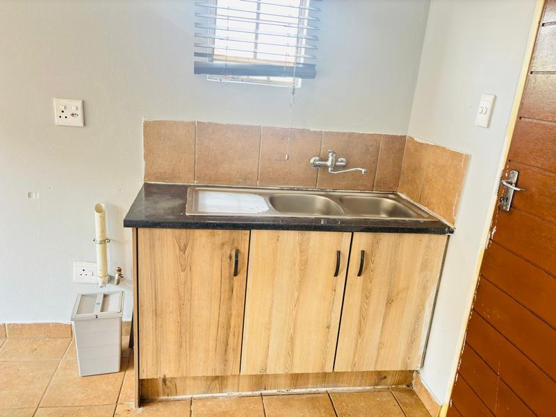 Charming 2-Bedroom Gem in Sky City – Perfect Starter Home! - Photo 6