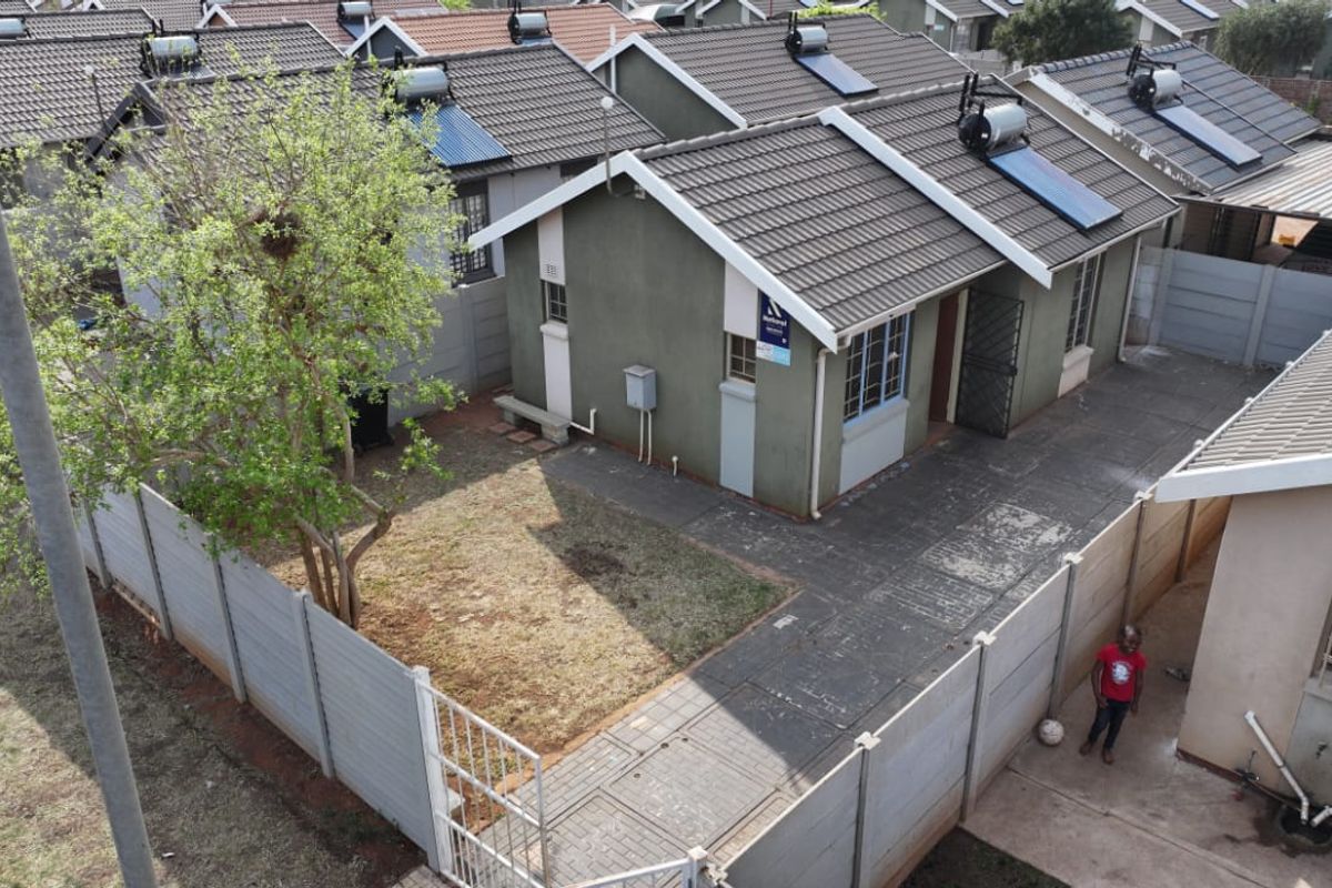 Charming 2-Bedroom Gem in Sky City – Perfect Starter Home! - Photo 2