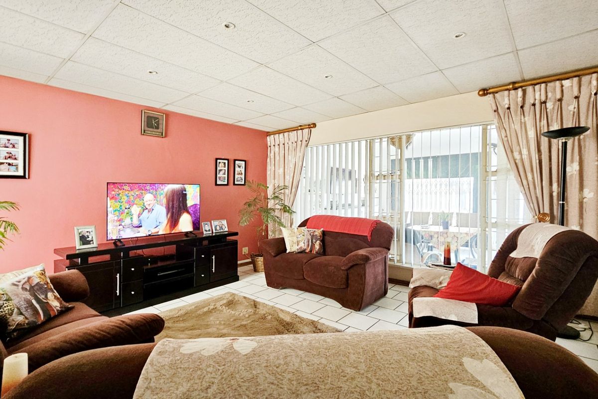 A spacious family home in Arconpark. - Photo 3