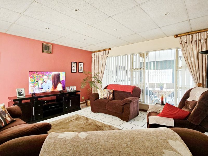 A spacious family home in Arconpark. - Photo 3