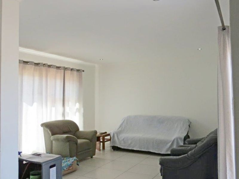 Embrace Country Living in Style – Modern Family Home in Darling - Photo 5