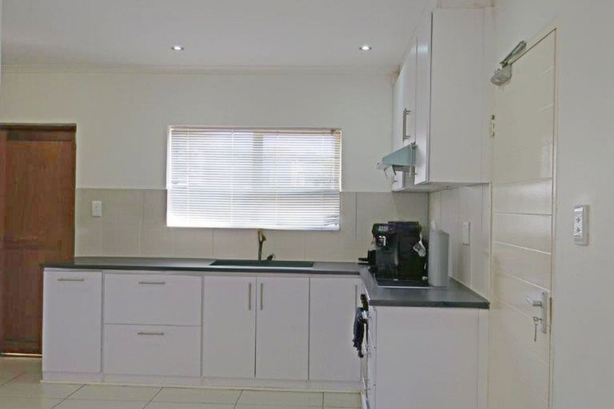 Embrace Country Living in Style – Modern Family Home in Darling - Photo 4