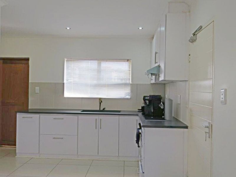 Embrace Country Living in Style – Modern Family Home in Darling - Photo 4