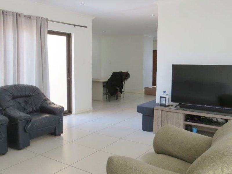 Embrace Country Living in Style – Modern Family Home in Darling - Photo 7