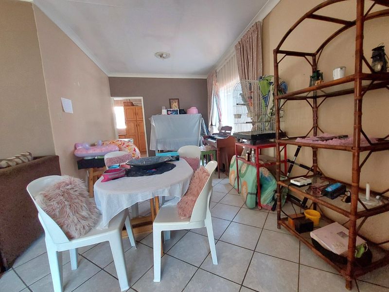 House with Flatlet – Walking Distance to Schools in Brits | 1,050m2 Stand - Photo 5