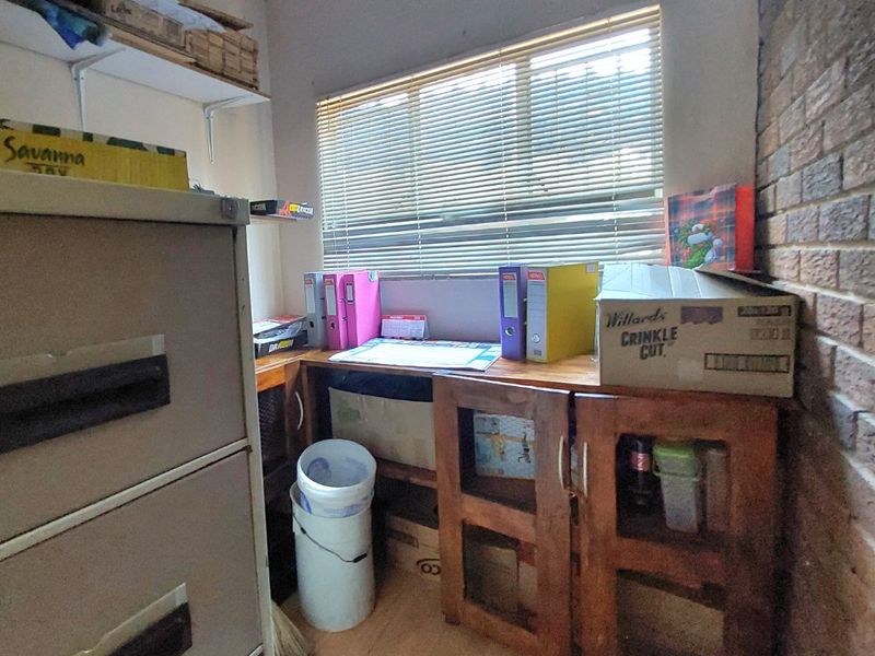 House with Flatlet – Walking Distance to Schools in Brits | 1,050m2 Stand - Photo 10