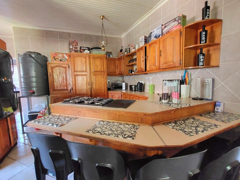 House with Flatlet – Walking Distance to Schools in Brits | 1,050m2 Stand - Photo 8