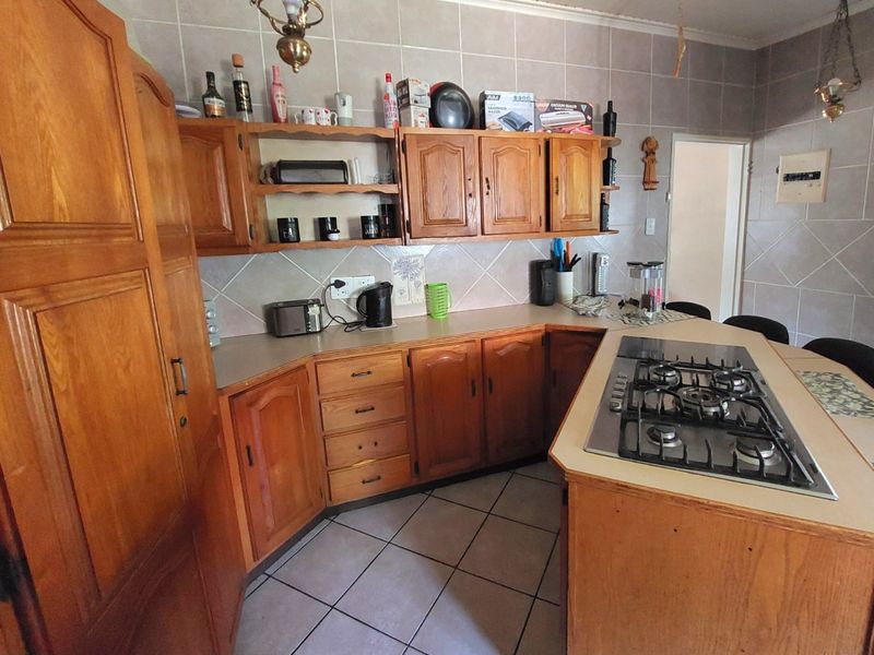 House with Flatlet – Walking Distance to Schools in Brits | 1,050m2 Stand - Photo 7