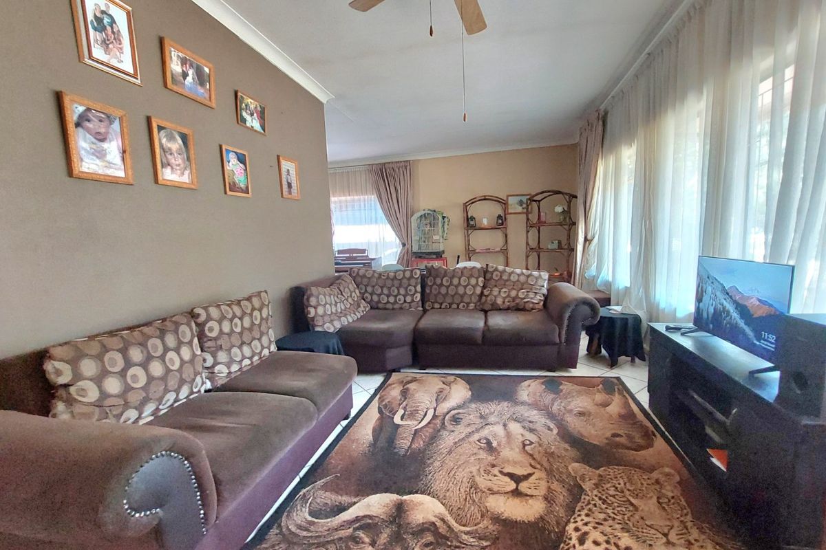 House with Flatlet – Walking Distance to Schools in Brits | 1,050m2 Stand - Photo 3