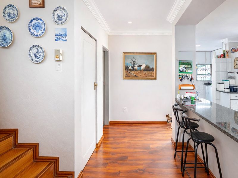 Spacious 4 - 5 Bedroom Family Home for Sale in Meerhof - Photo 6