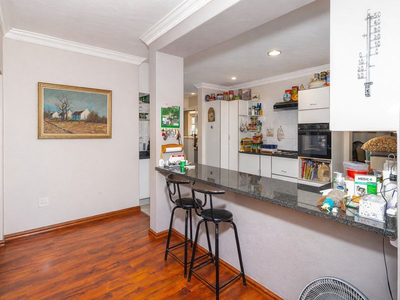 Spacious 4 - 5 Bedroom Family Home for Sale in Meerhof - Photo 5