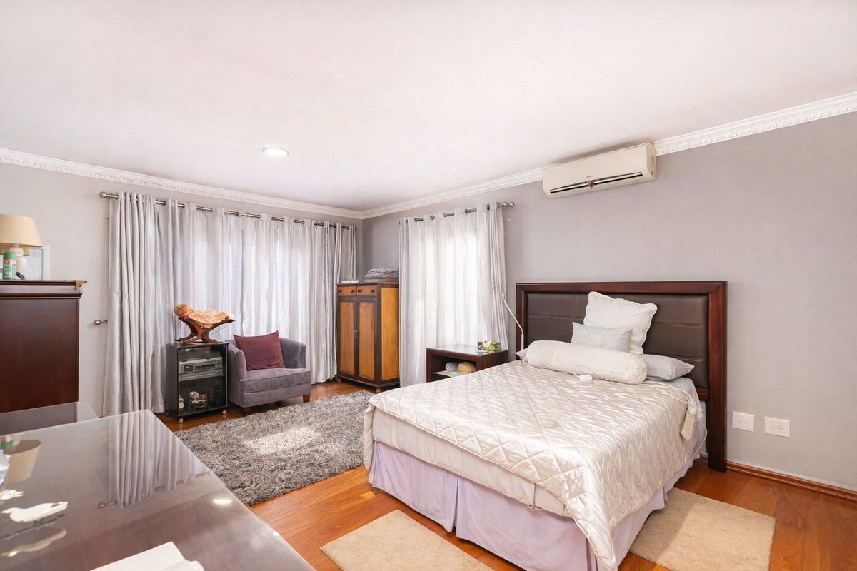 Spacious 4 - 5 Bedroom Family Home for Sale in Meerhof - Photo 2