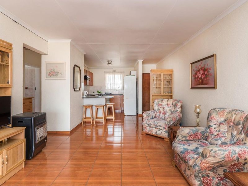 Spotless, Move-in-Ready Apartment in Family Complex. - Photo 4