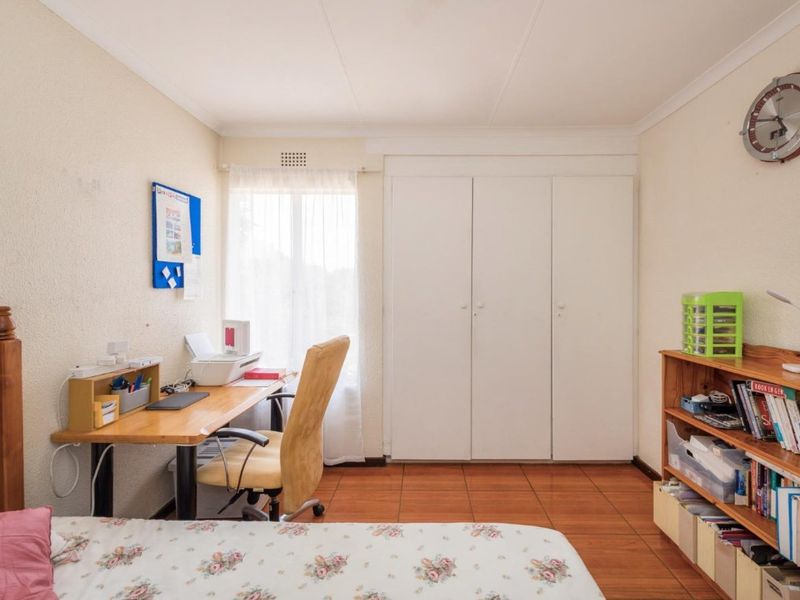 Spotless, Move-in-Ready Apartment in Family Complex. - Photo 10