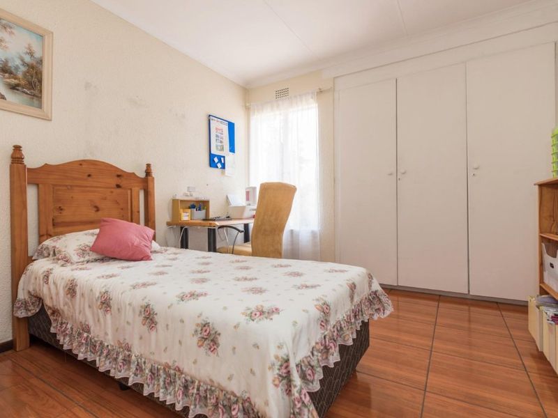 Spotless, Move-in-Ready Apartment in Family Complex. - Photo 9