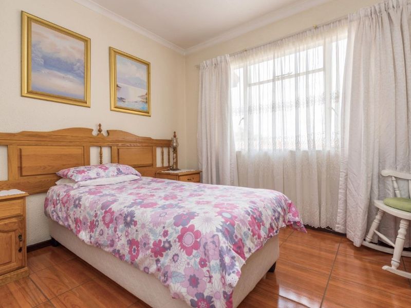 Spotless, Move-in-Ready Apartment in Family Complex. - Photo 7