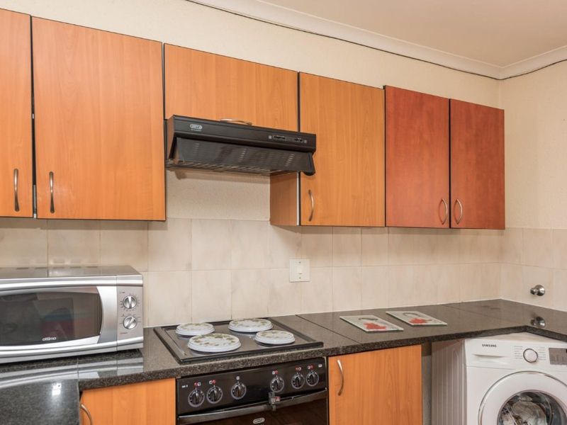 Spotless, Move-in-Ready Apartment in Family Complex. - Photo 6