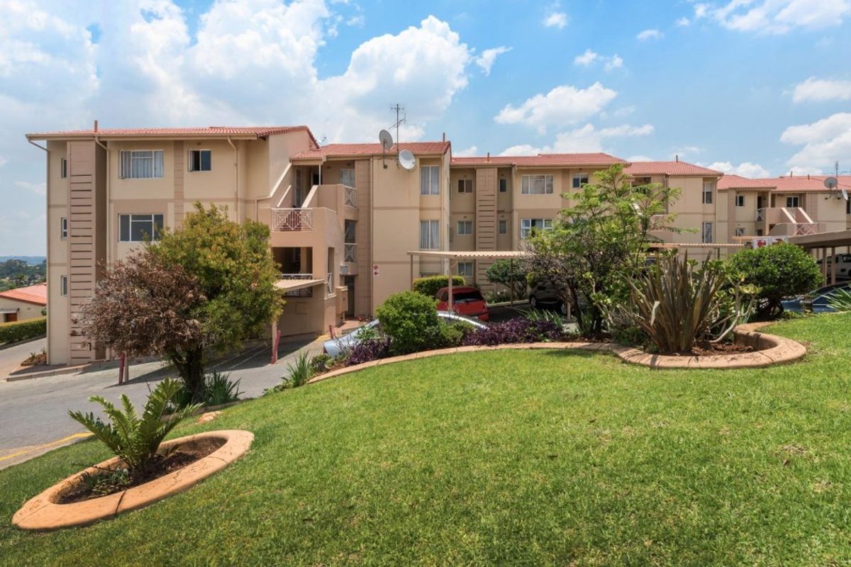 Spotless, Move-in-Ready Apartment in Family Complex. - Photo 3