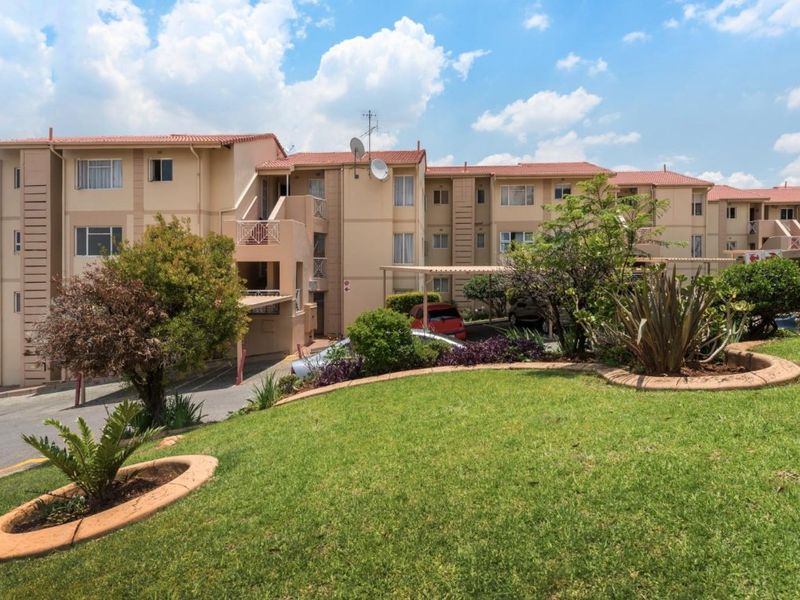 Spotless, Move-in-Ready Apartment in Family Complex. - Photo 3